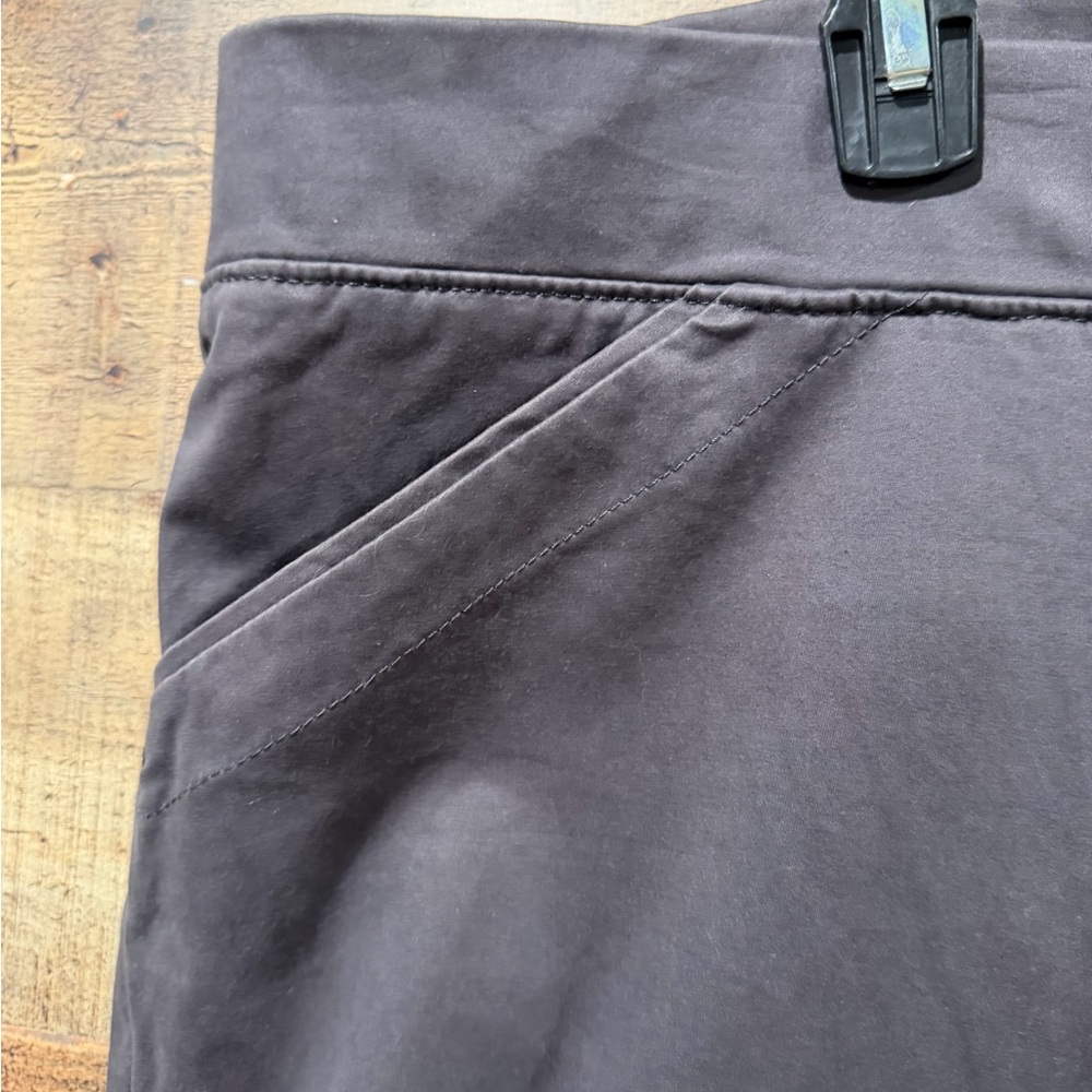 New With Tags Lee Mid Rise Waist Smoothing Curvy Fit Pullon Gray Pants Size 20W - Picture 3 of 7